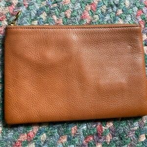 Madewell The Leather Pouch Clutch in English Saddle